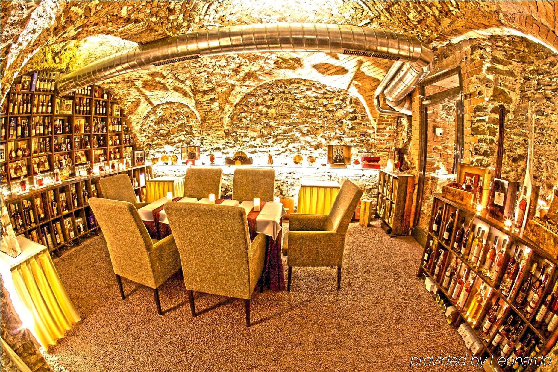 Hotel Zlaty Dukat Kosice Restoran gambar