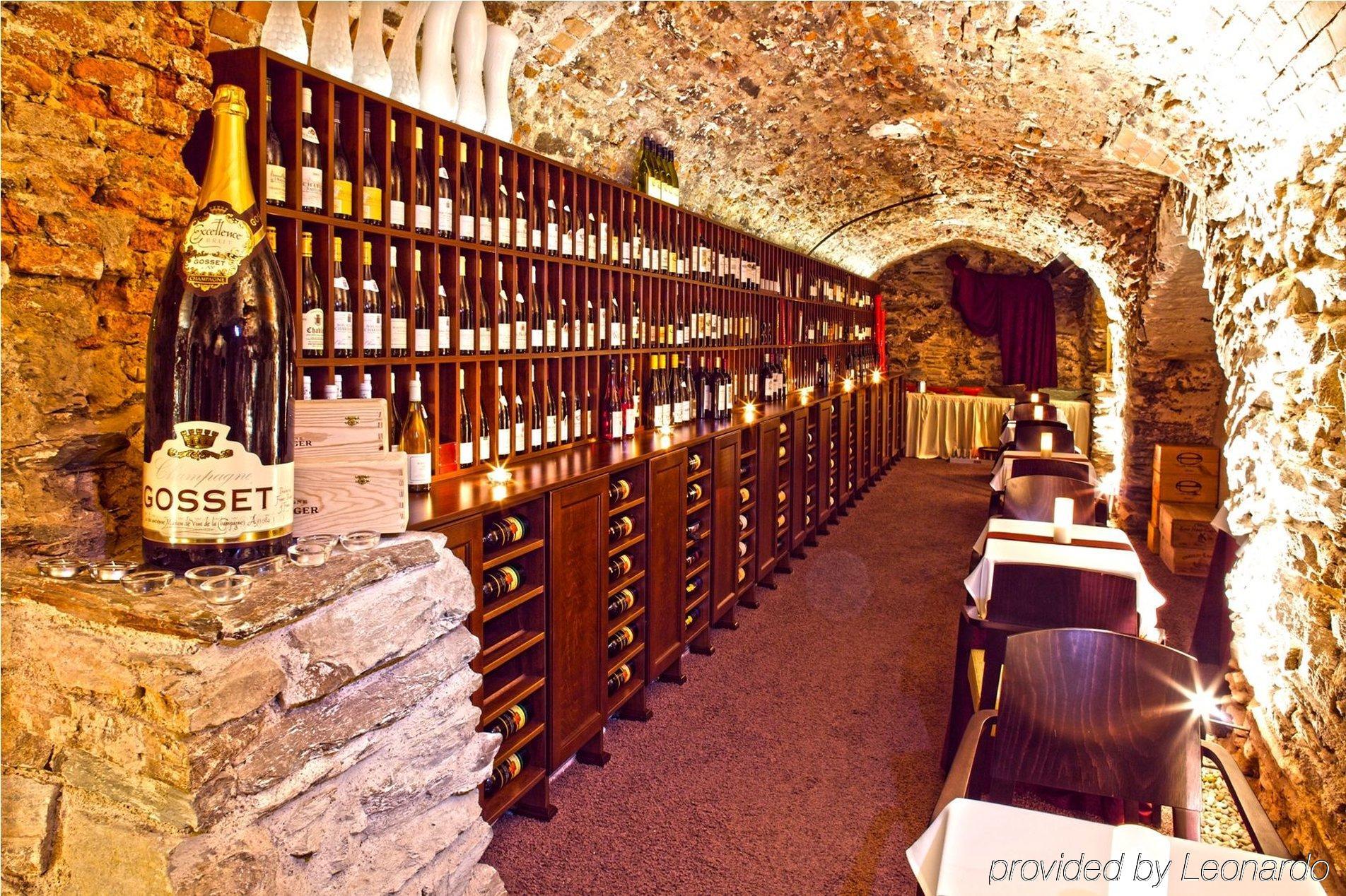 Hotel Zlaty Dukat Kosice Restoran gambar